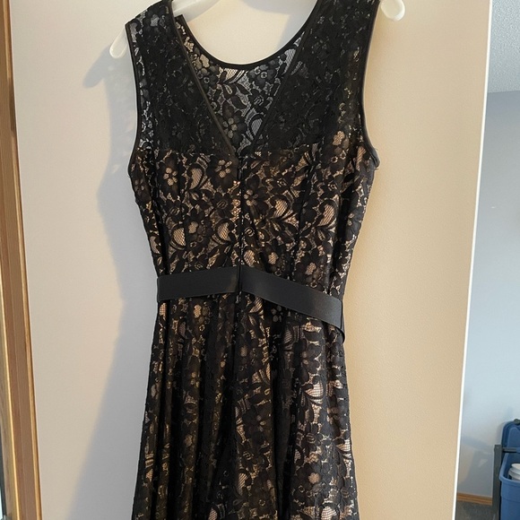 THE LITTLE BLACK DRESS! Betsy Adam - Picture 3 of 4